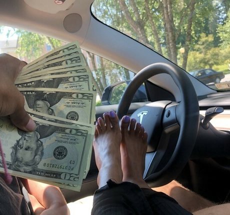 Sinister Simone pornstar naked pic