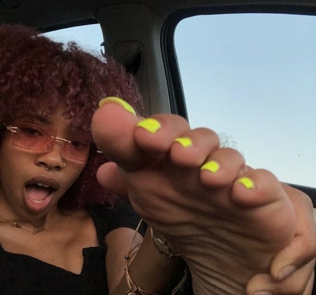 Sinister Simone model pretty image