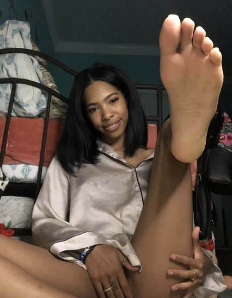 Sinister Simone erotic model photos