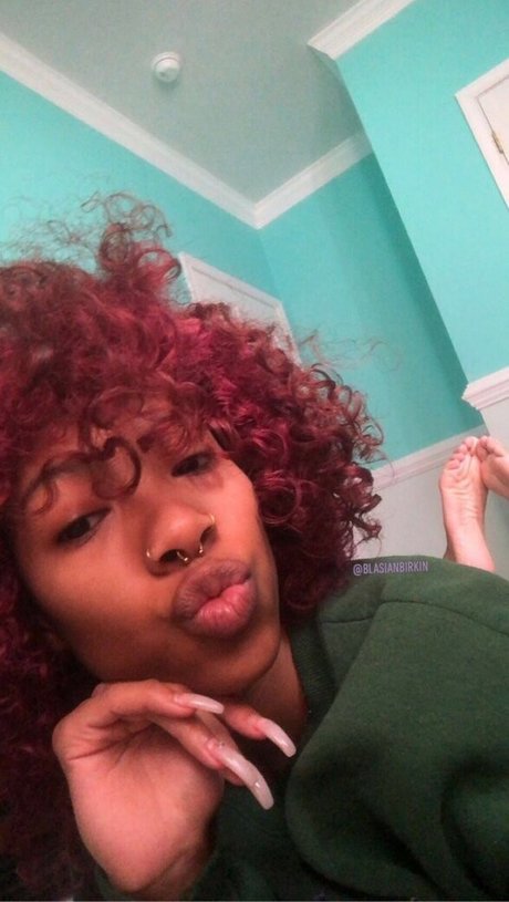 Sinister Simone perfect actress photos