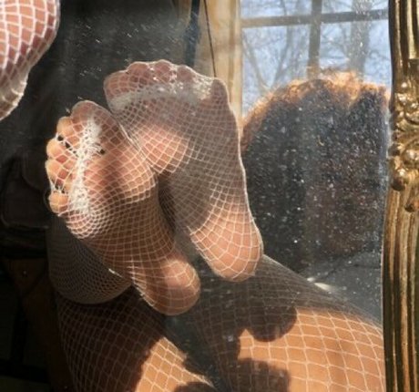 Sinister Simone pornstar erotic images