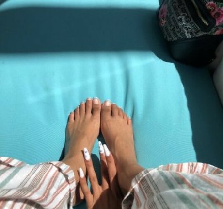 Sinister Simone art star archive