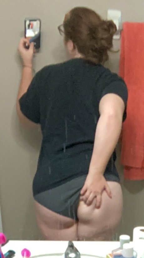 pr3ttyandpr3gnant free model photo