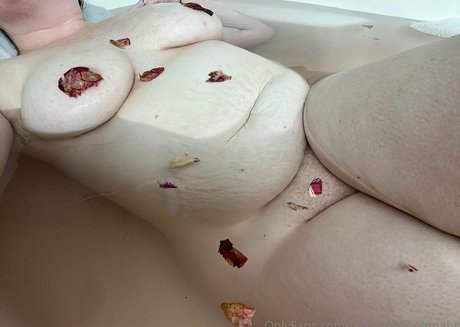 pr3ttyandpr3gnant erotic model picture