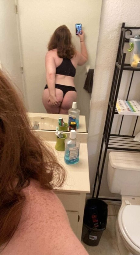 pr3ttyandpr3gnant perfect model photo