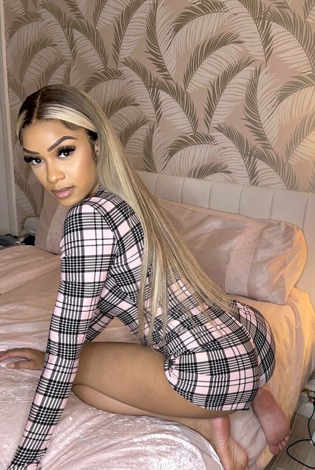 herfeetonfleek_ nude actress galleries