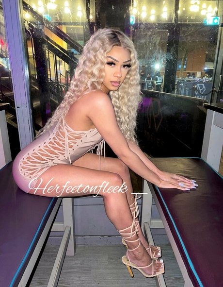 herfeetonfleek_ pornstar high quality image