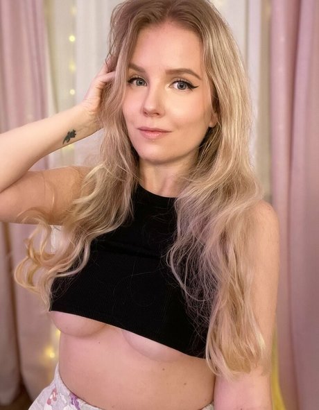 Imsessis nudes star image