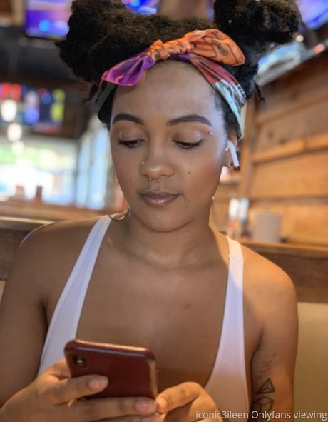 Iconic3ileen exclusive pornstar photo