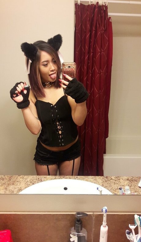 pisssbabyy model top picture