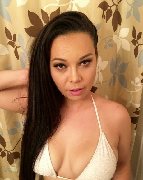 Molly Songbird hd pornstar picture