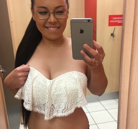 Molly Songbird star free image