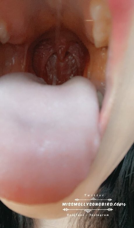 Molly Songbird best actress pics