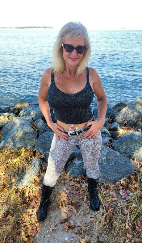 rebafitness model exclusive image