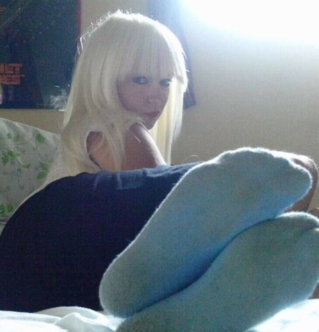 Pinkpromised nude model photo