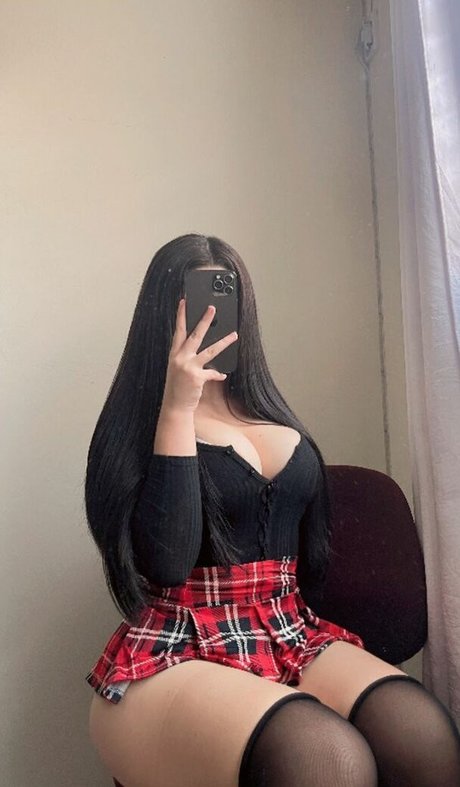 Madyblood star naked pic