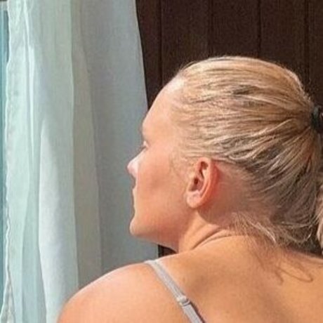 laziiie star adult photos