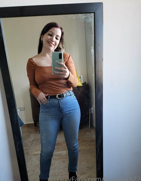 lovelaura22 xxx model picture