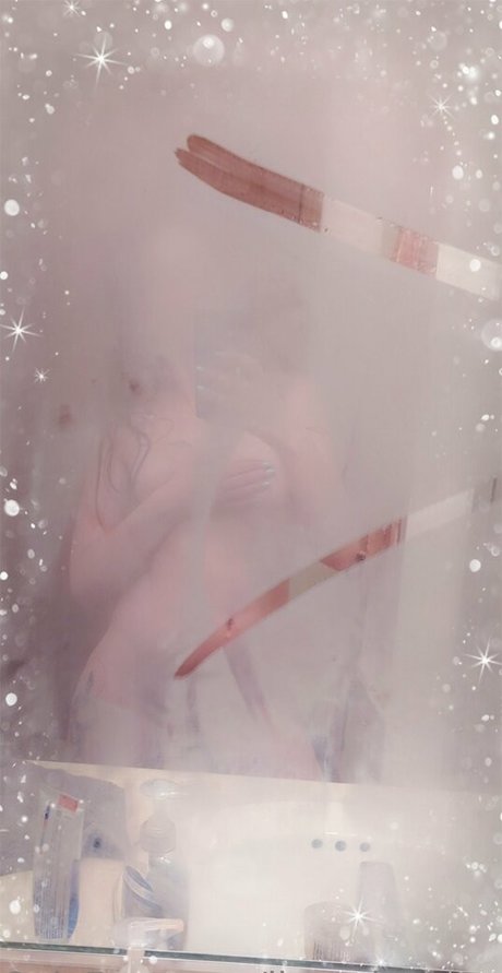 lingeringtease model pornographic photos