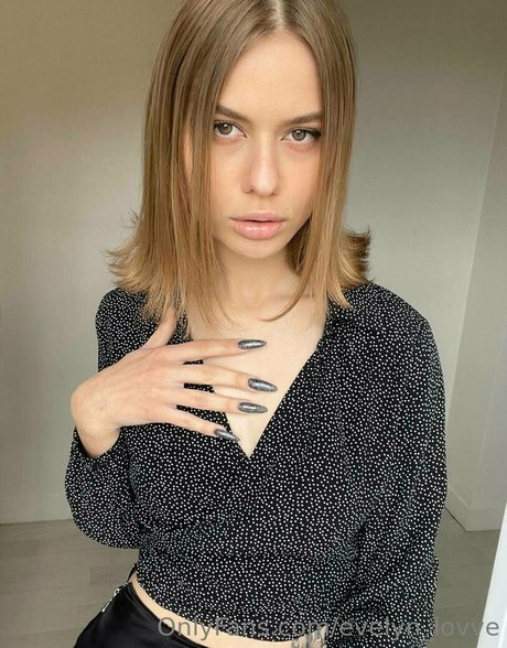 evelyn lovve adult model pic
