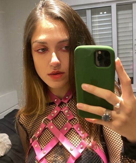 mrhsnt star nude photos