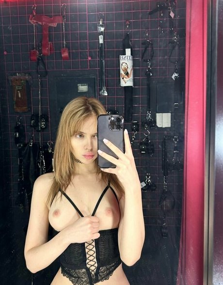 Irynaki model naked photo