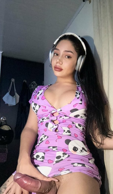 Camila Holguiin star high quality picture