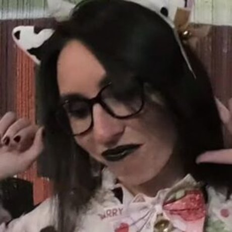 ShyGothExhib star top pic