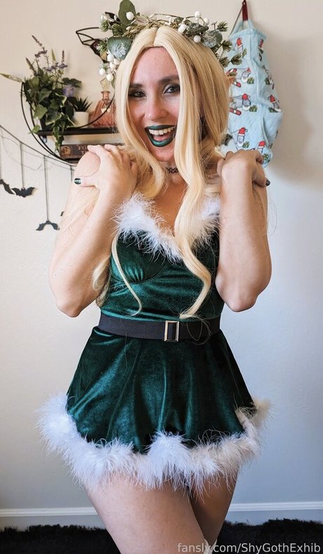 ShyGothExhib naked pornstar gallery