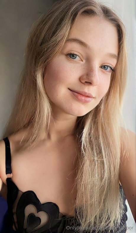 elisenextdoor nude pornstar gallery