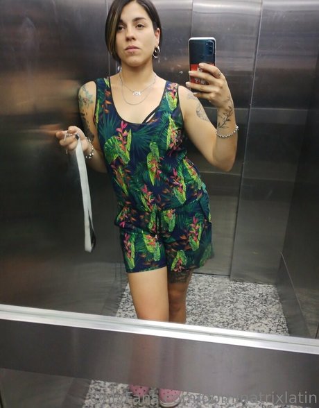 dominatrixlatin pretty model image