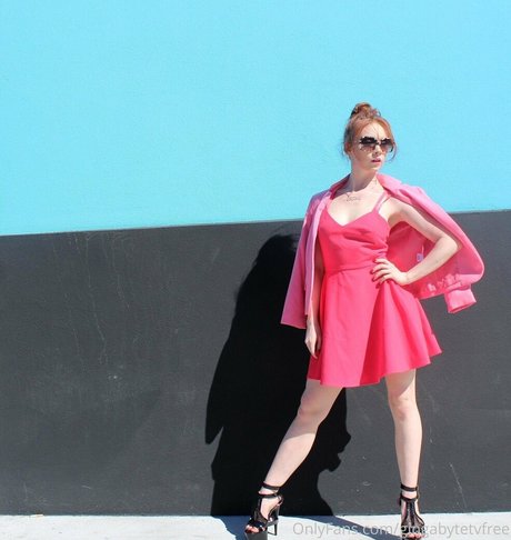 ginwoodsx porn model picture