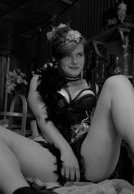 cinnamomum nude actress img