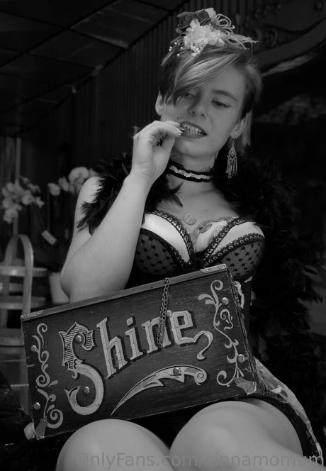 cinnamomum art actress photo