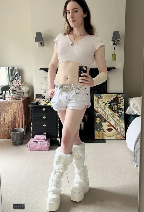 Abigail Thorn exclusive actress pictures