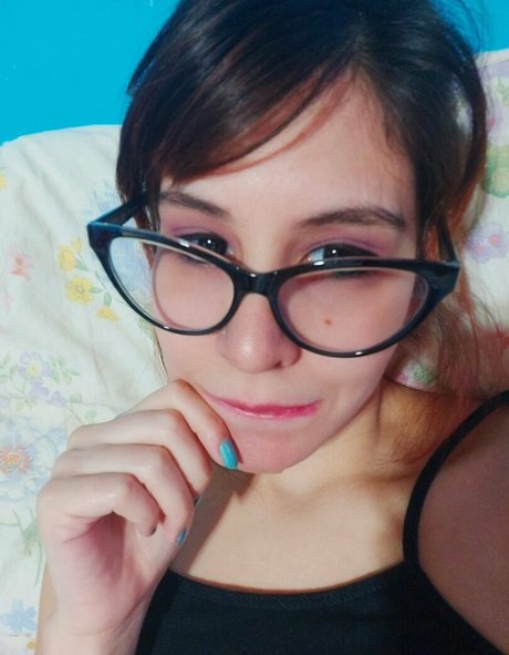 zzwei7 pornographic actress img