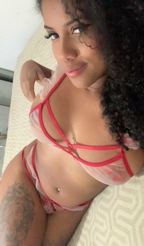 Thayzinhaxxx pornstar erotic picture