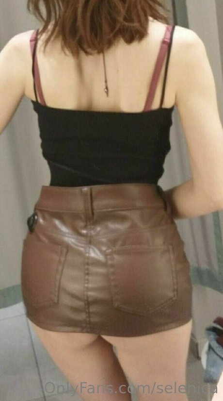 selenica naked model photos