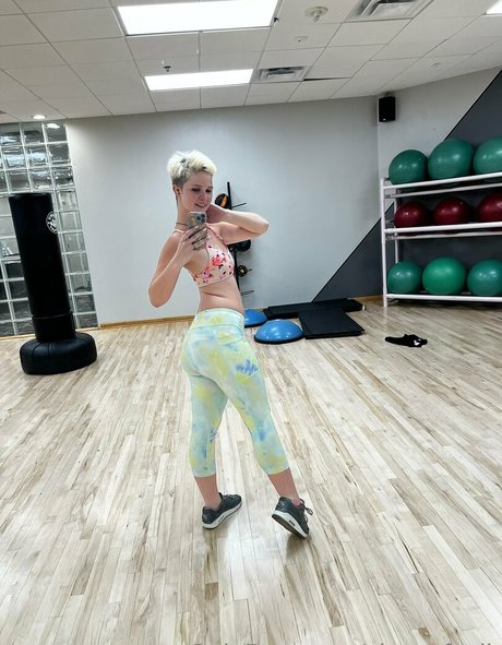 cherryfoxjk nude model gallery