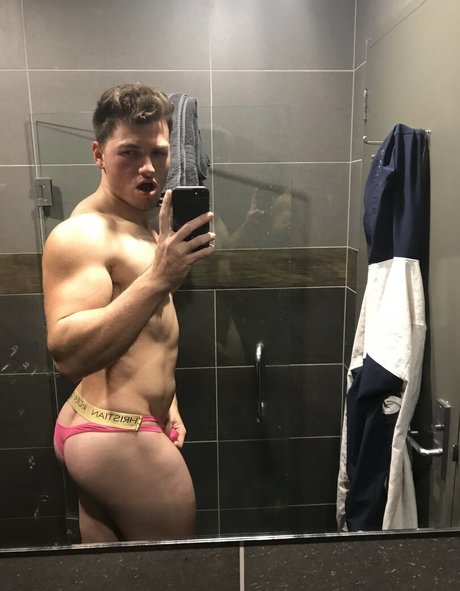 maxsmall exclusive model pic