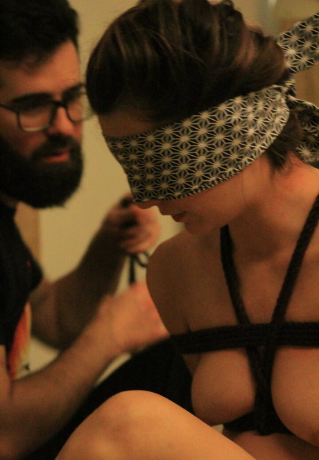 trenzalore shibari pretty model img