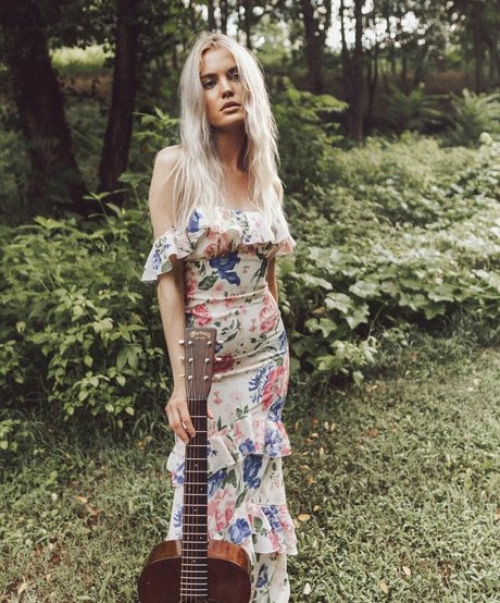 Zandi Holup perfect pornstar gallery