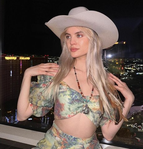 Zandi Holup xxx star galleries