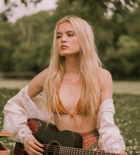 Zandi Holup pornstar hot images