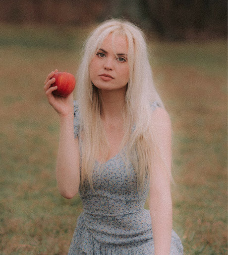 Zandi Holup nice actress img