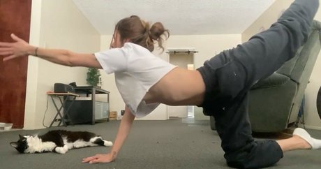 luvmeorhateme333 nice actress photos