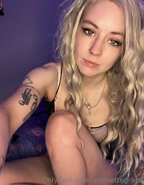 arienettegrace nude model pic