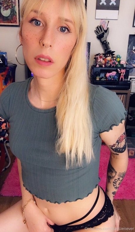 kassienever adult model pics