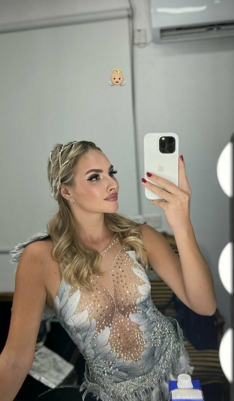 crazy splits nudes star img