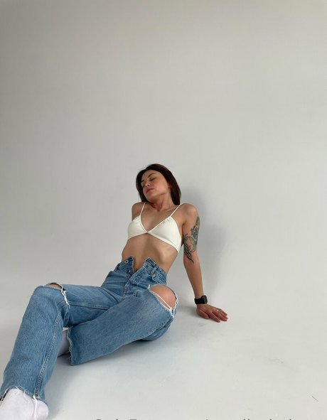 amelia holmes model pretty image